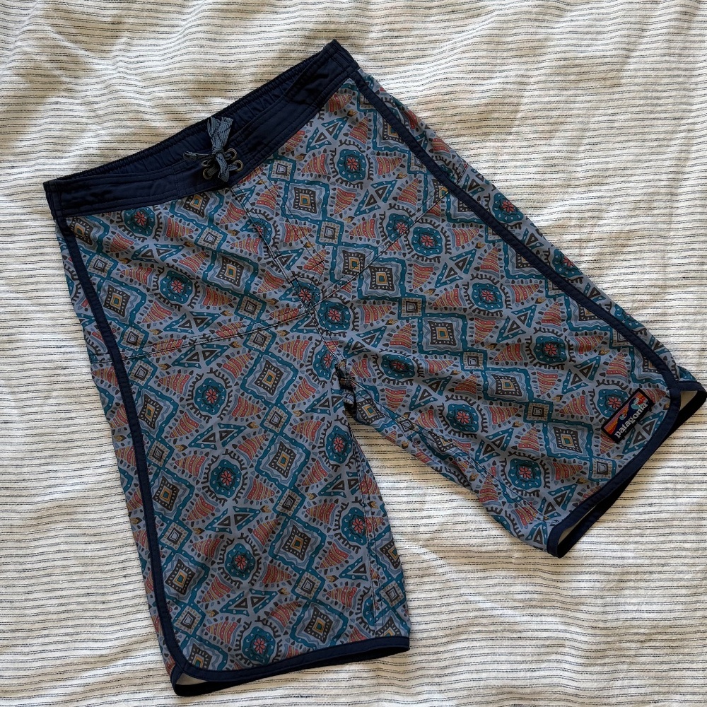 Patagonia Boys Stretch Planing Boardshorts, size XL(14), Honeycomb Berlin Blue
